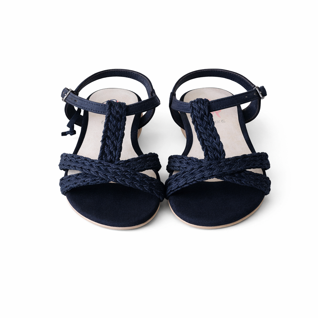 Elegant girls' sandals with handcrafted crochet details (Mgtn)