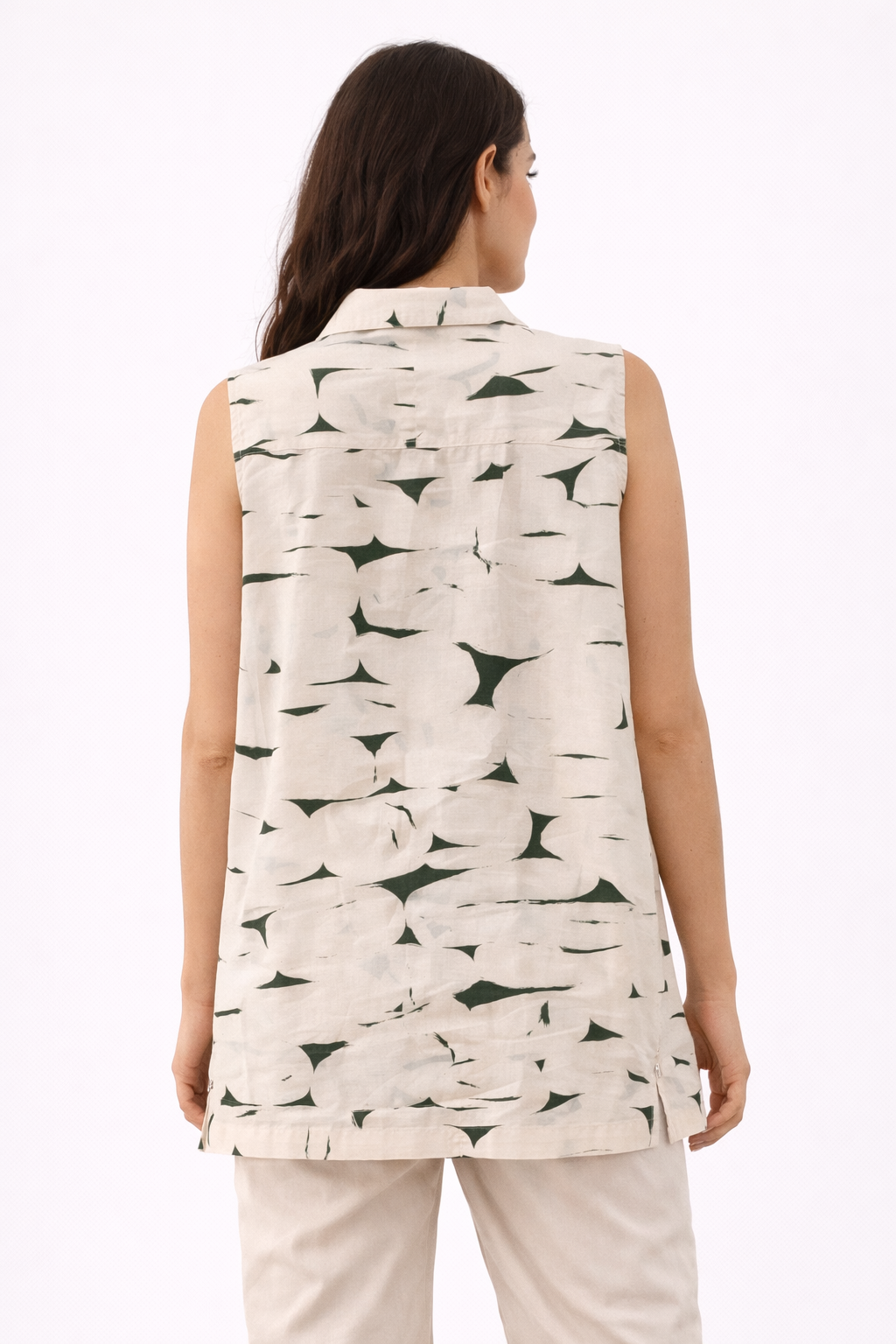 Sleeveless patterned blouse with collar (Hanita)