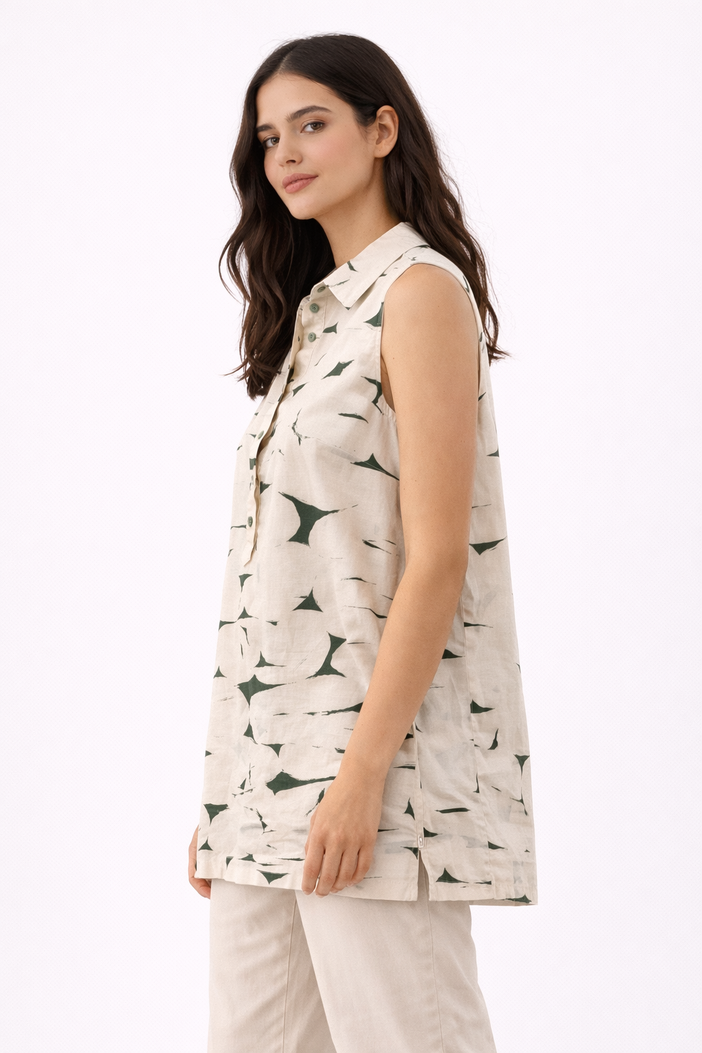 Sleeveless patterned blouse with collar (Hanita)